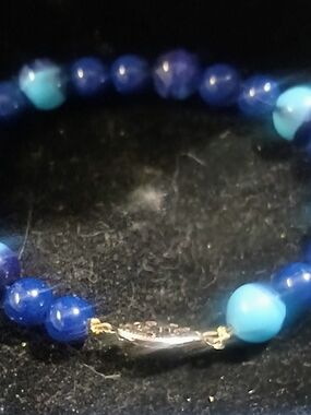Blue Beaded Stretch Bracelet with Gold Accent - Unbranded